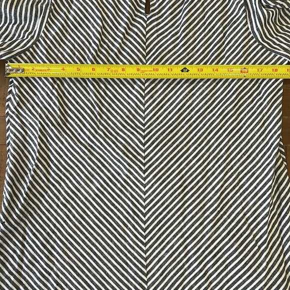 Soft surroundings landfall black and white cold shoulder linen blend tunic nwt - Picture 8 of 9